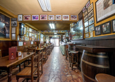 Taberna San Cristobal Interior Vista 1 hacia puerta