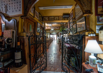 Taberna San Cristobal Interior Vista 2 hacia puerta